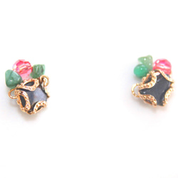 -k18gp- Blue black sapphire & emerald earrings 3枚目の画像