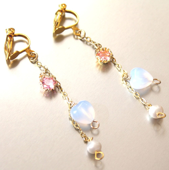 Pink cz & heart earrings +"sapphire"present 3枚目の画像