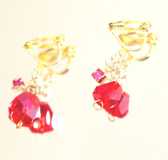 k18gp Ruby & red vintage glass charm earrrings +"sapphire" 1枚目の画像