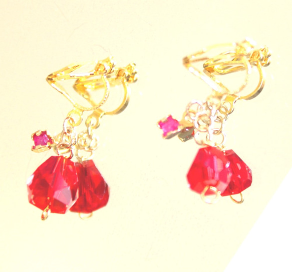 k18gp Ruby & red vintage glass charm earrrings +"sapphire" 2枚目の画像