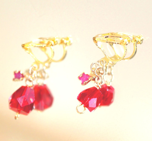 k18gp Ruby & red vintage glass charm earrrings +"sapphire" 3枚目の画像