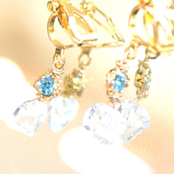 k18gp- Swaro & crystal charm earrings +"sapphire"present 3枚目の画像