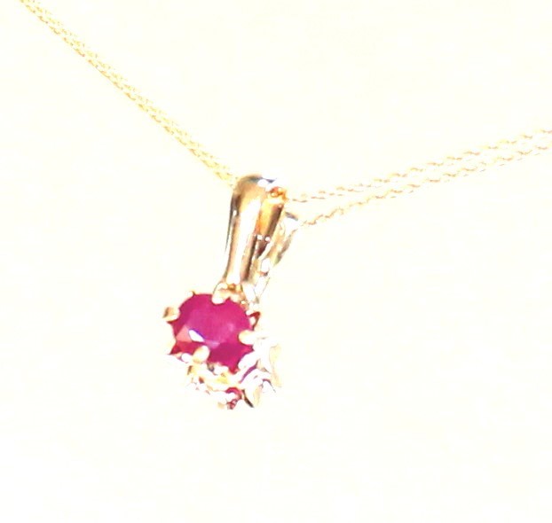 K18 natural ruby necklace