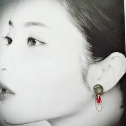 Shiny gray retro button and red Czech bead pierce_07 4枚目の画像