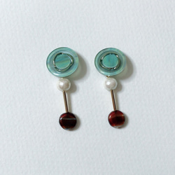 Green design button and pearl pierce 1枚目の画像