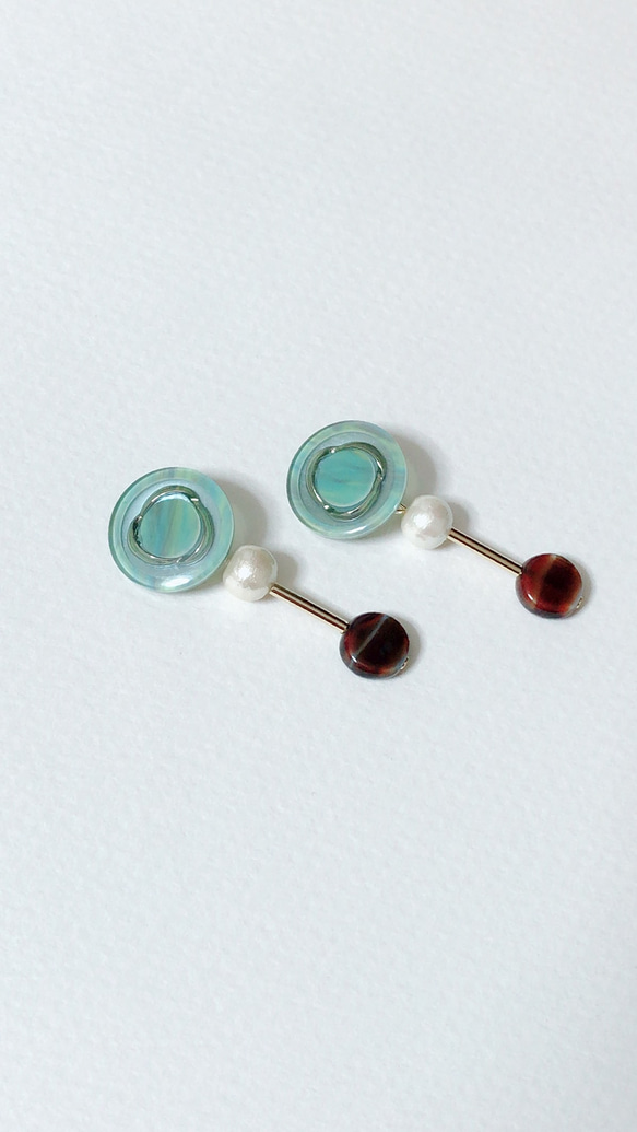 Green design button and pearl pierce 3枚目の画像