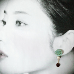 Green design button and pearl pierce 4枚目の画像