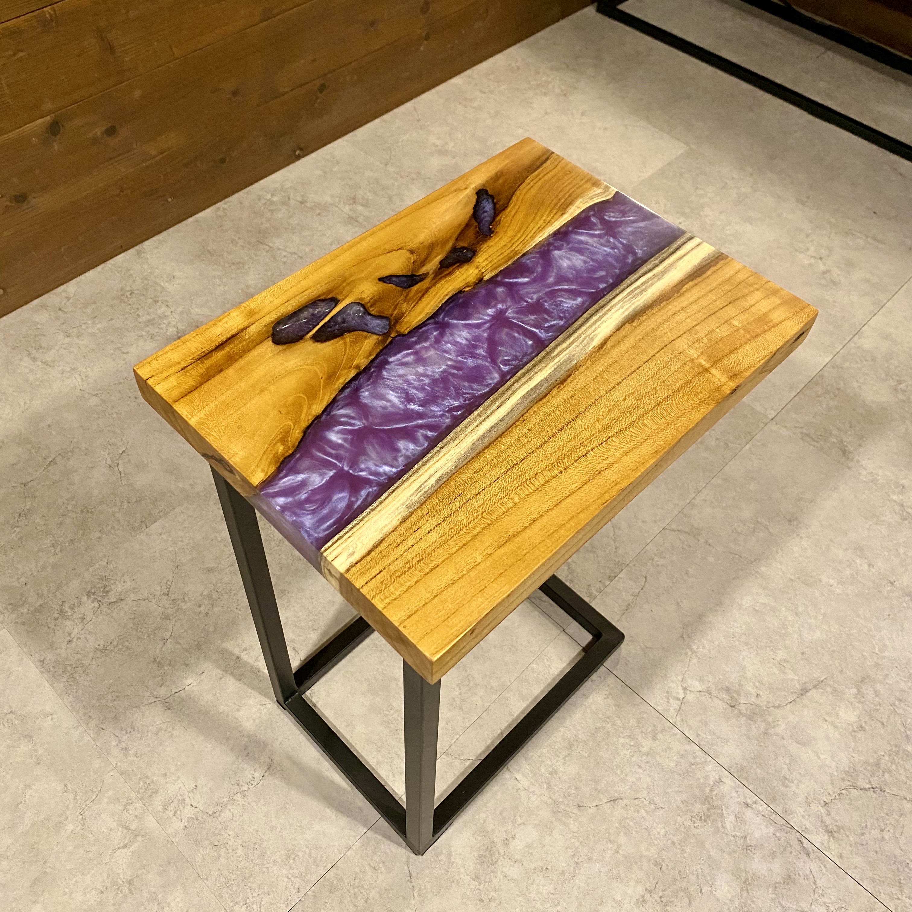 レジンテーブル　サイドテーブル　デスク