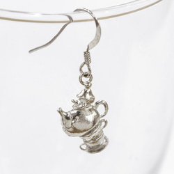 Shinzi Katoh "Alice in Wonderland"片耳用ピアス[ねむりねずみ] 1枚目の画像