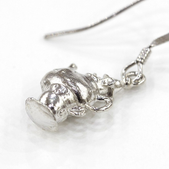 Shinzi Katoh "Alice in Wonderland"片耳用ピアス[ねむりねずみ] 3枚目の画像