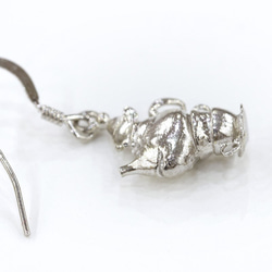 Shinzi Katoh "Alice in Wonderland"片耳用ピアス[ねむりねずみ] 4枚目の画像