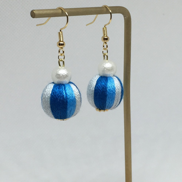 藍色漸變繡花球珍珠耳環/耳夾 第1張的照片