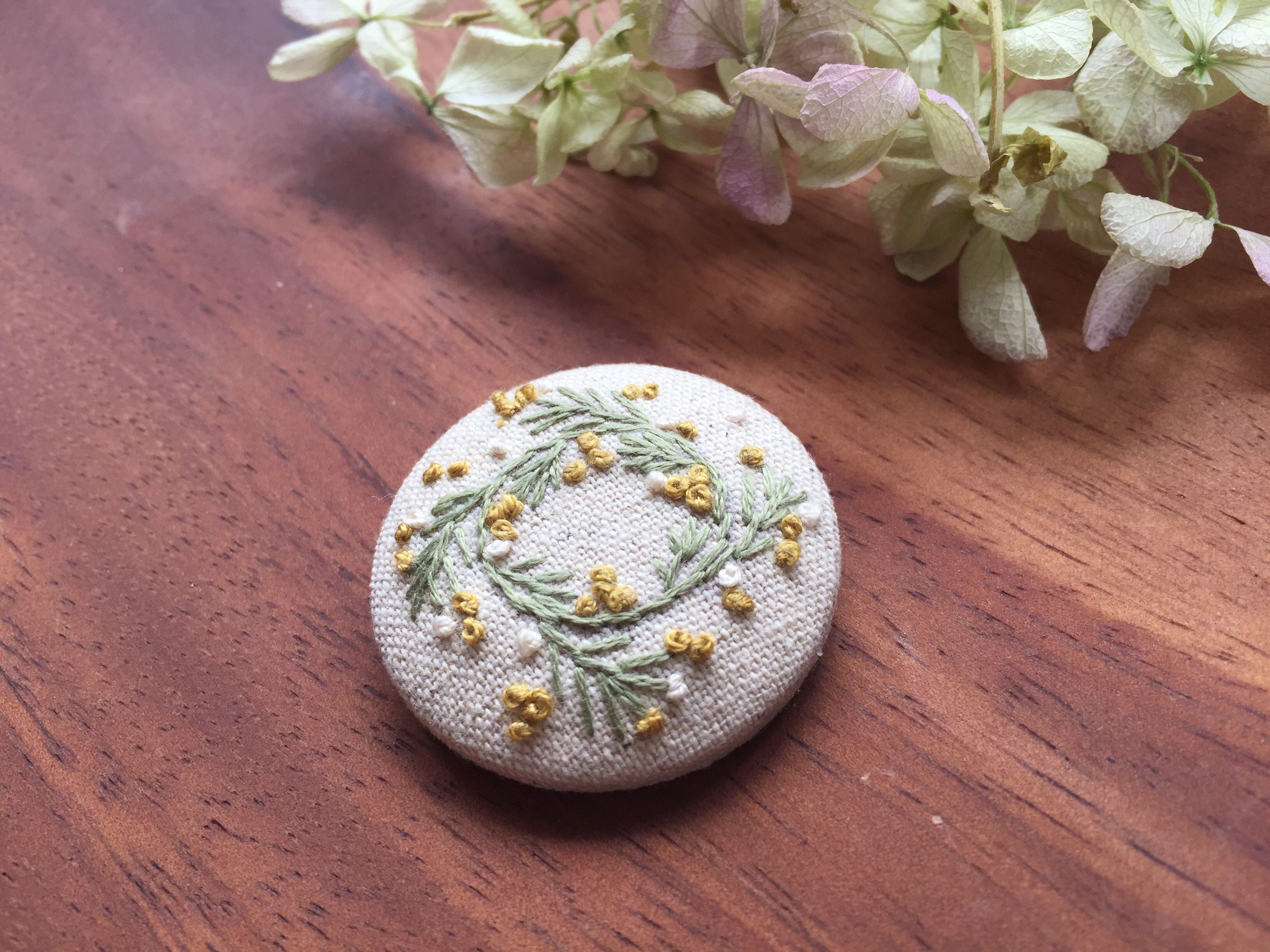 リースの刺繍ブローチ ブローチ SABO_ 通販 7132409｜Creema