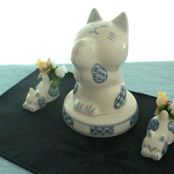 京焼　染付　猫の置物　「お祈り猫」　猫のお地蔵さんセット 2枚目の画像