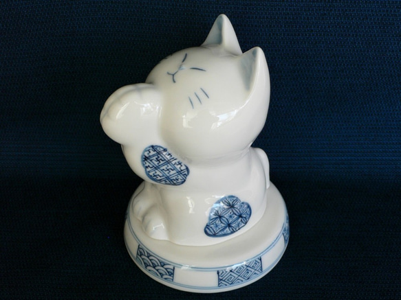 京焼 染付　猫の置物　「お祈り猫」　猫のお地蔵さん 3枚目の画像