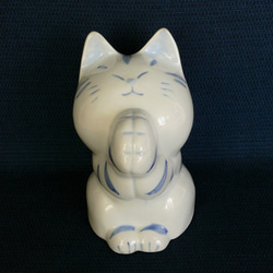 京焼　染付　猫の置物　「お祈り猫」　猫のお地蔵さん 1枚目の画像