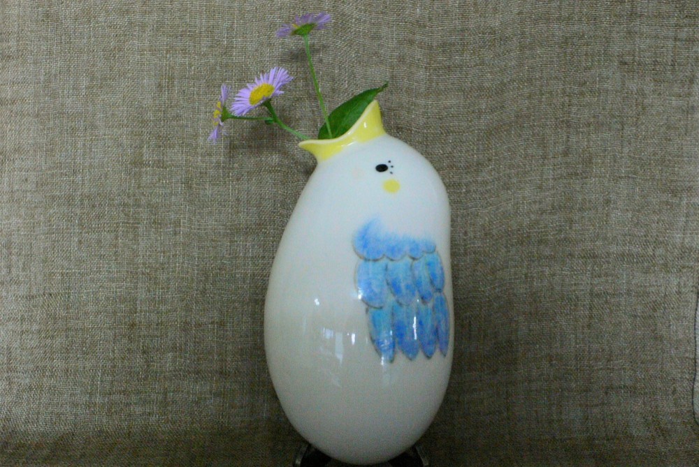 青色の花と鳥の装飾花瓶 染付水禽文花瓶／染錦瑞雲鳳凰文花瓶 | 辻精磁社 つじのくら