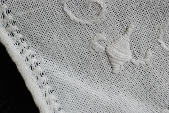 アンティークリネン 刺繍. [2166] 9枚目の画像