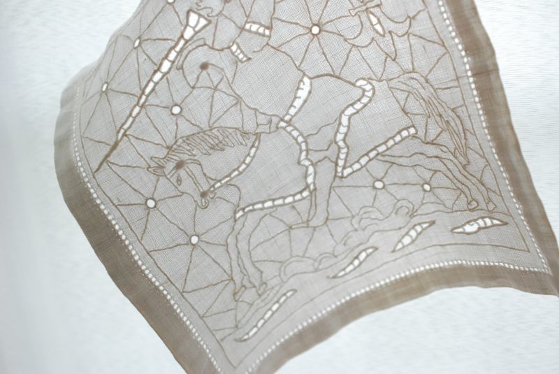 アンテイークリネン 絵画風刺繍四角. 20cmx20cm [2169]