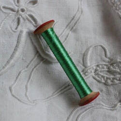 *アンテイーク 木製スプール シルク糸 緑 1枚目の画像