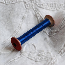 アンテイーク 木製スプール シルク糸 青 2枚目の画像