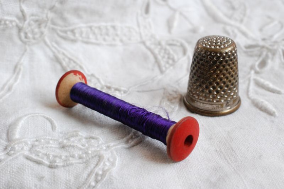 アンテイーク 木製スプール シルク糸 紫 3枚目の画像