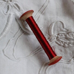 *アンテイーク 木製スプール シルク糸 赤 1枚目の画像