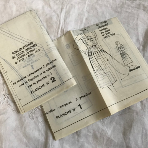 1978年フランス 洋裁型紙 女性用夏のワンピース・子供用胸当てパンツ 