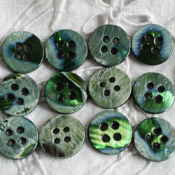 アンティークボタン 3つ シェルボタン　貝ボタン　1.3㎝　緑色系. 5枚目の画像