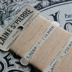 アンティーク糸　レーヌ・サン・ピエールの紙製糸巻き 羊毛 ベージュ系 3枚目の画像