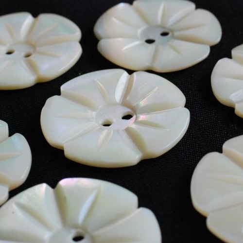 アンティーク シェルボタン 貝ボタン お花1つ. ボタン アンティーク