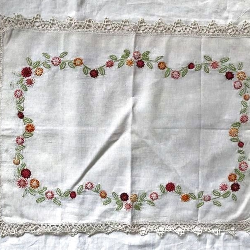 アンティーク フランス刺繍のドイリー。 生地 アンティーク アンティーク フランス刺繍のドイリー。 生地 アンティーク