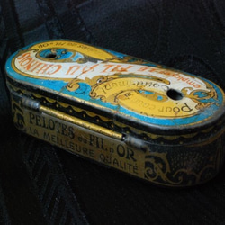 *アンティーク糸と糸缶【セット】 フィル・オ・シノワの糸缶と糸2個 2枚目の画像