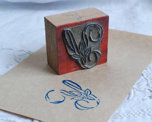 アンティーク 刺繍用スタンプ イニシャルスタンプ Y 花文字 [Si017