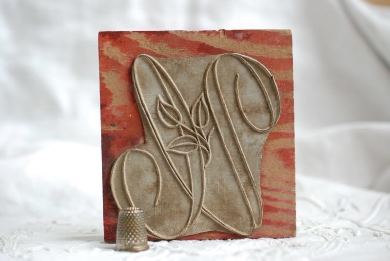 アンティークフランス 精緻なスカラップ 草花刺繍ハンカチーフ 花文字イニシャル アンティークフランス 精緻なスカラップ 草花刺繍ハンカチーフ