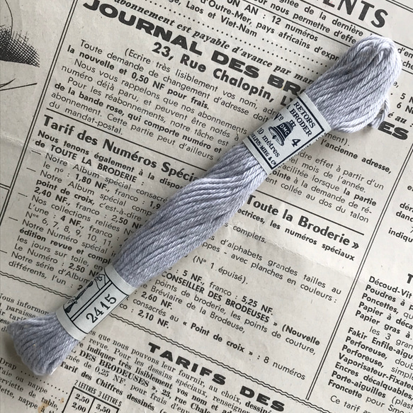 DMC刺繍糸 ＃2415(左端) 黒～グレー系 2枚目の画像