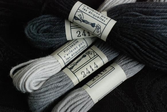 DMC刺繍糸 ＃2415(左端) 黒～グレー系 8枚目の画像