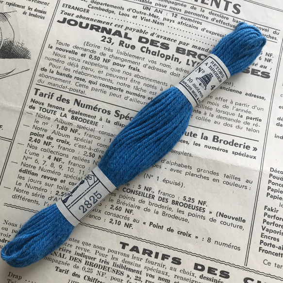 DMC刺繍糸 #2825(右端)ブルー系 2枚目の画像