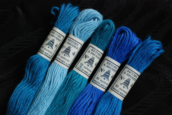 DMC刺繍糸 #2825(右端)ブルー系 3枚目の画像