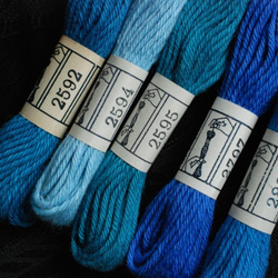 DMC刺繍糸 #2825(右端)ブルー系 4枚目の画像