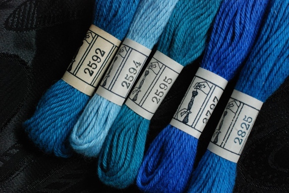 DMC刺繍糸 #2825(右端)ブルー系 4枚目の画像