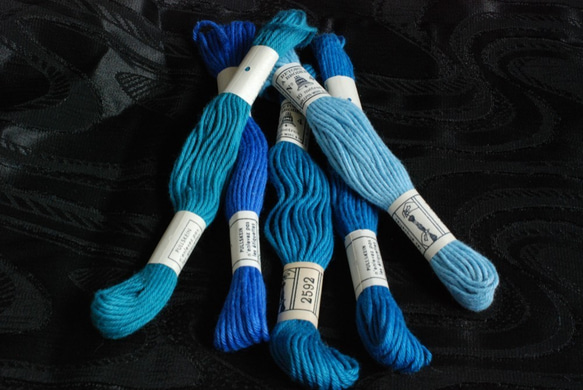 DMC刺繍糸 #2825(右端)ブルー系 6枚目の画像