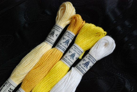 DMC刺繍糸 #2307(右から2番目)黄～白系 3枚目の画像