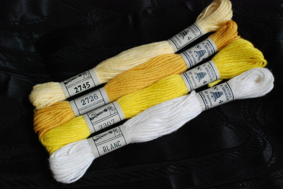 DMC刺繍糸 #2307(右から2番目)黄～白系 5枚目の画像