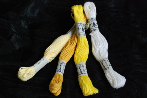 DMC刺繍糸 #2307(右から2番目)黄～白系 6枚目の画像