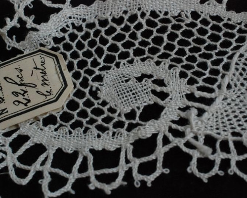 ボビンレース　糸巻き Bobbin lace]ボビンレース「糸の巻き方」 - YouTube