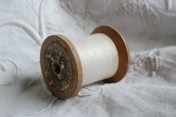 *アンテイーク　ティリエ木製糸巻き　大　白糸. 5枚目の画像