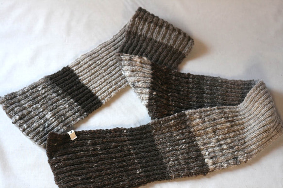 手紡ぎ　手編みのマフラー 2枚目の画像