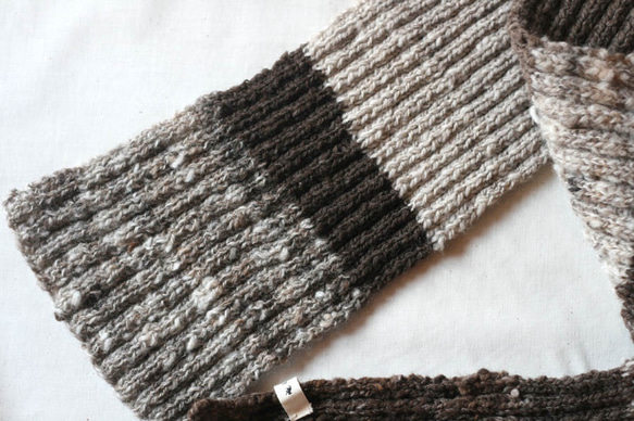 手紡ぎ　手編みのマフラー 3枚目の画像