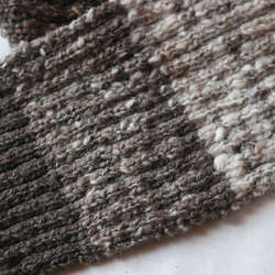 手紡ぎ　手編みのマフラー 4枚目の画像